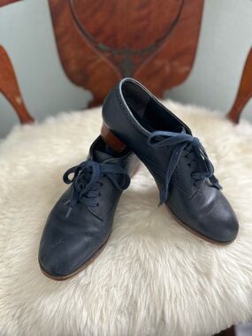 All Heels On Duty Women’s Navy Leather Lace-Up Oxfords size 9.5